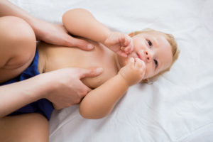 Massage bébé enfant